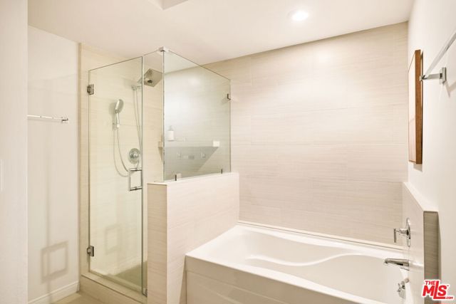 2940 Neilson Way, Santa Monica CA: https://media.crmls.org/mediaz/3fdb1cc0-312a-4737-ab9f-cdef00ec1215.jpg