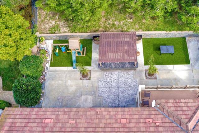 993 Hawthorne Creek Dr, Chula Vista CA: https://media.crmls.org/mediaz/3fdb564e-cbf4-46f3-b75d-e361a78dbfdf.jpg
