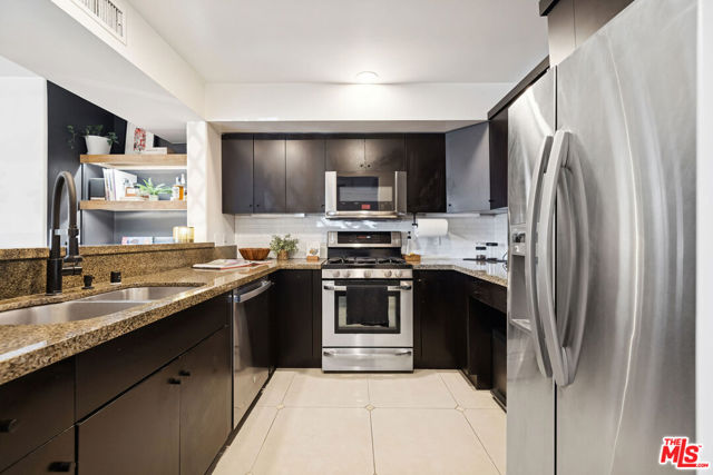 1150 S Oxford Avenue, Los Angeles CA: https://media.crmls.org/mediaz/3fdb776a-3c01-426b-9457-e7777cce7b5f.jpg