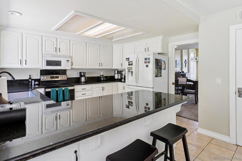 MLS #250035843SD img 18