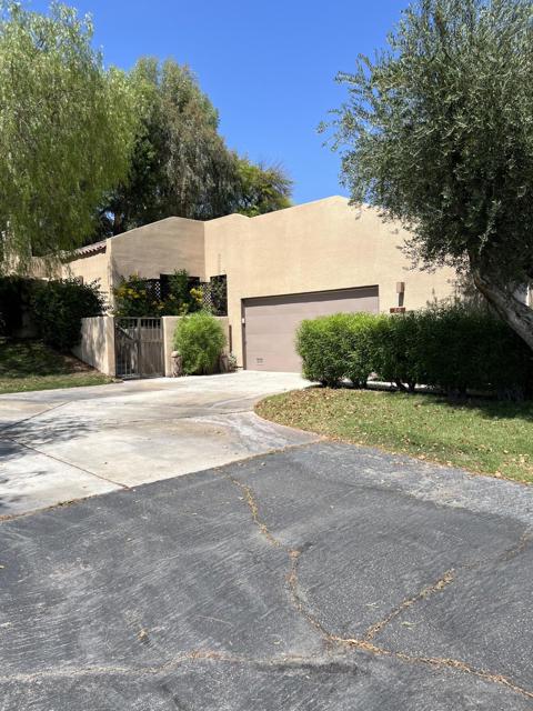 26 Mission Court, Rancho Mirage CA: https://media.crmls.org/mediaz/3fdc0f09-2416-4056-9365-1f47307fd730.jpg