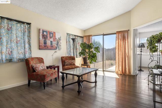 751 Pueblo Way, Vallejo CA: https://media.crmls.org/mediaz/3fdc69dc-40a8-4a2b-8baa-022be3082d68.jpg