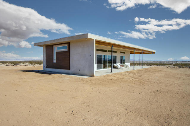 62751 Winters Road, Joshua Tree CA: https://media.crmls.org/mediaz/3fdcd348-1ed3-4fe4-abeb-a76a91474fae.jpg