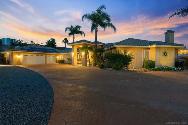 2255 Los Altos De Cerro, Ramona CA: https://media.crmls.org/mediaz/3fdd2512-a51b-491f-93e5-1155c387f9e6.jpg