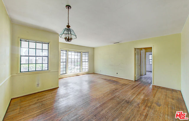 253 W El Sur Street, Monrovia CA: https://media.crmls.org/mediaz/3fdd2e4b-7f78-4376-9a8f-14a90753be0f.jpg