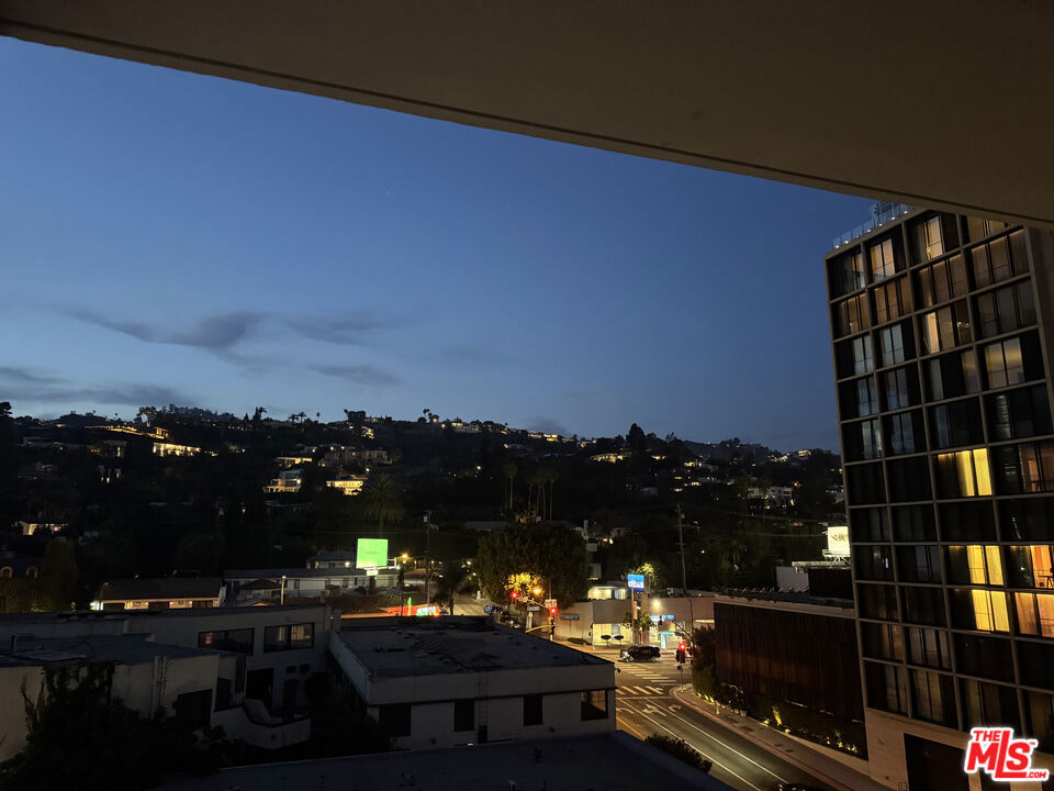 https://media.crmls.org/mediaz/3fdd44f0-88b4-498a-b2fc-07318bcff41c.jpg?preset=X-Large