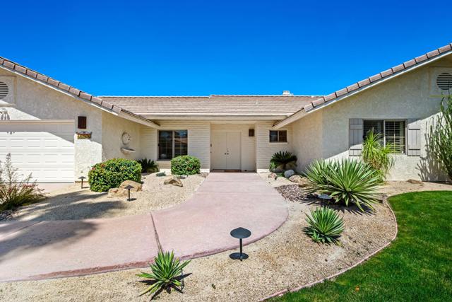 Image 4 of 47 For 78820 Runaway Bay Drive