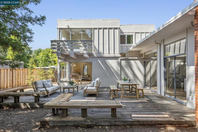 243 Santa Fe Dr, Walnut Creek CA: https://media.crmls.org/mediaz/3fddde1d-cc62-4b59-bbb0-46ae99e9fc50.jpg