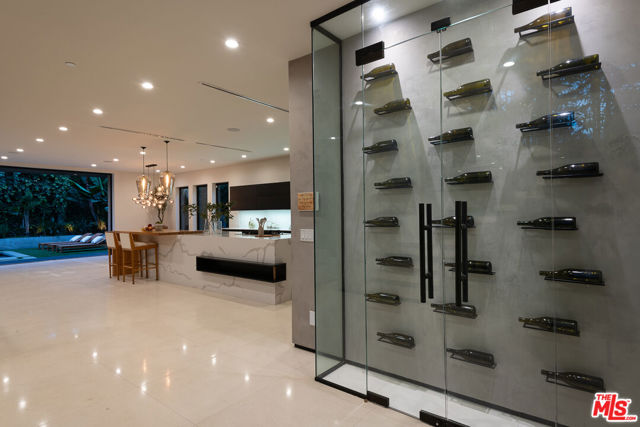 428 N La Jolla Avenue, Los Angeles CA: https://media.crmls.org/mediaz/3fde2d47-9593-4efc-9b12-bb522cc6d41c.jpg