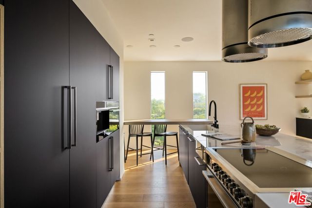 1900 Penmar Avenue, Venice CA: https://media.crmls.org/mediaz/3fde590e-c9e3-4457-8d12-db3a627427ae.jpg