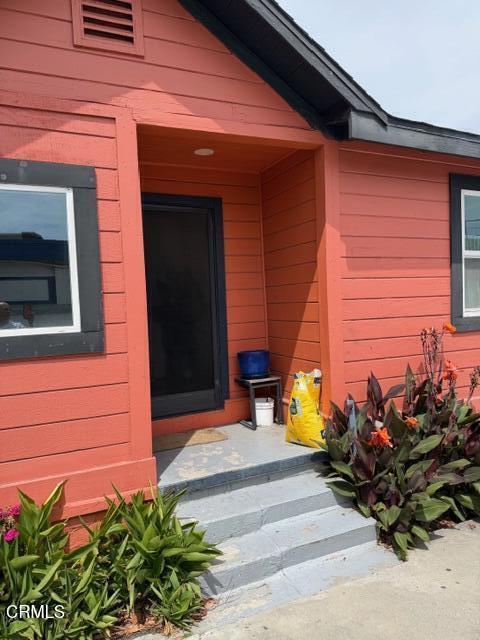 Detail Gallery Image 2 of 4 For 2422 Alameda Ave, Ventura,  CA 93003 - 3 Beds | 1/1 Baths