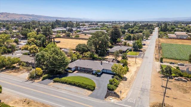 190 W San Martin Avenue, San Martin CA: https://media.crmls.org/mediaz/3fdf043f-16ee-4355-9290-5f49146e3d78.jpg