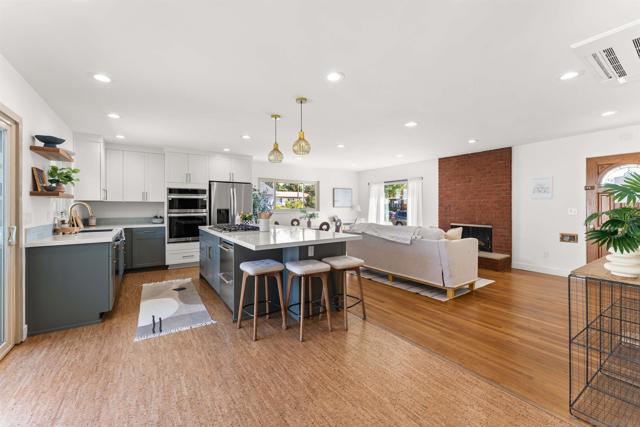 1154 Sapphire Street, San Diego CA: https://media.crmls.org/mediaz/3fdf11c6-8f2f-4ca1-882b-ed6614e522c0.jpg