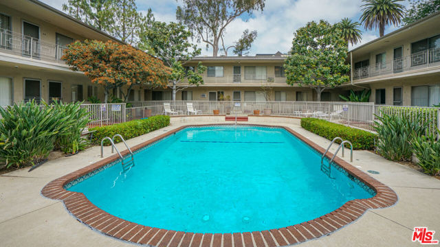 275 S Marengo Avenue, Pasadena CA: https://media.crmls.org/mediaz/3fdfe528-0988-4417-8b99-eeb8fa937463.jpg
