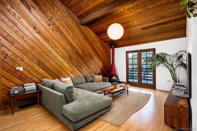 4021 Bernice Dr, San Diego CA: https://media.crmls.org/mediaz/3fe02b44-292d-47c8-ad3d-3618f8e7e103.jpg