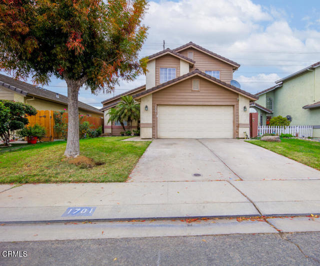 Detail Gallery Image 2 of 35 For 1701 Charlottesville Ln, Ceres,  CA 95307 - 4 Beds | 2/1 Baths