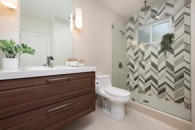9 INNER Circle, Redwood City CA: https://media.crmls.org/mediaz/3fe0cc01-979a-4ee6-9b15-89f32d57aad8.jpg