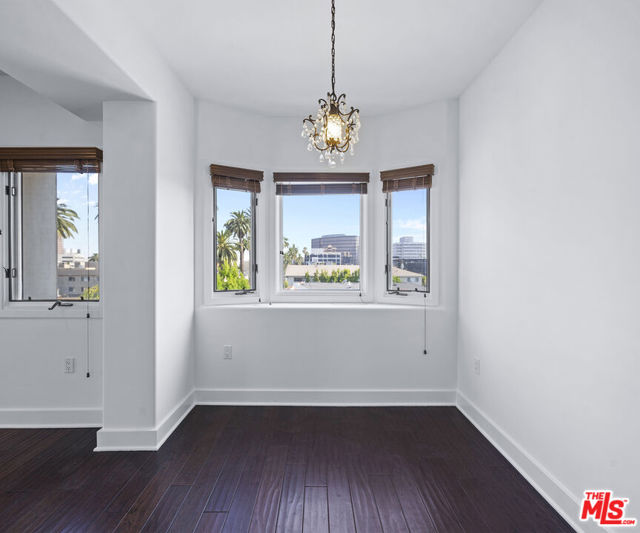 155 N Hamilton Drive, Beverly Hills CA: https://media.crmls.org/mediaz/3fe14d33-230d-459b-8d7c-8c9dcae877f2.jpg