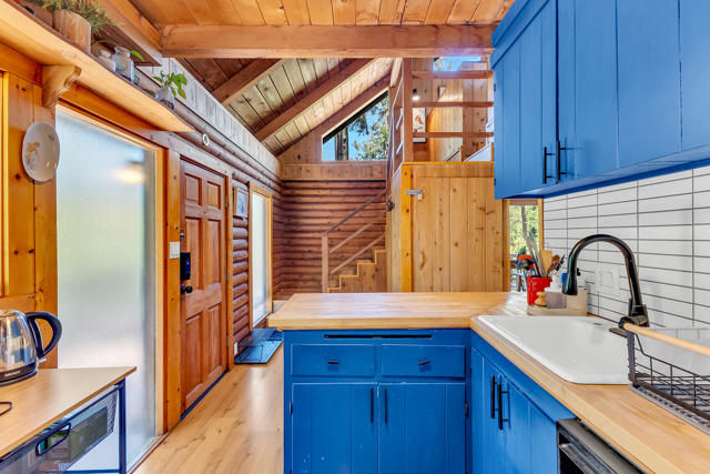 54385 S S. Circle Drive, Idyllwild CA: https://media.crmls.org/mediaz/3fe154d1-a2a3-4c3d-a0aa-03156cbaf8c2.jpg