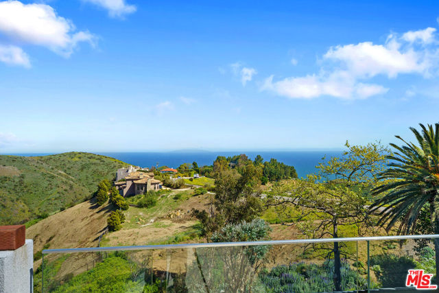 4756 Latigo Canyon Road, Malibu CA: https://media.crmls.org/mediaz/3fe19289-35f4-4868-974a-4729a21141be.jpg