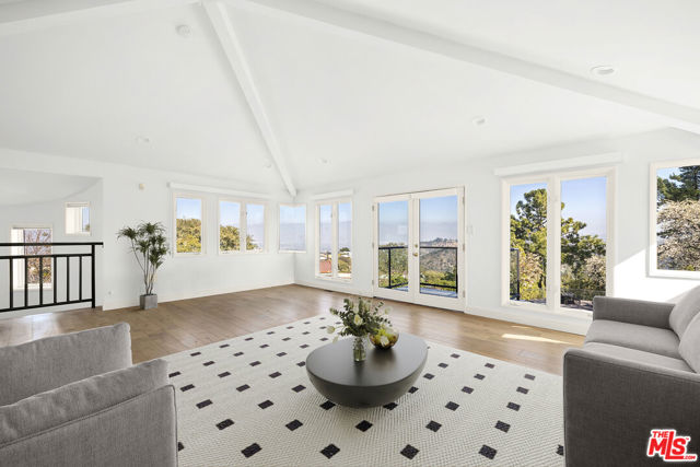 8306 Skyline Drive, Los Angeles CA: https://media.crmls.org/mediaz/3fe19cc6-89fc-4f66-9ee9-b1f3b9123e5c.jpg