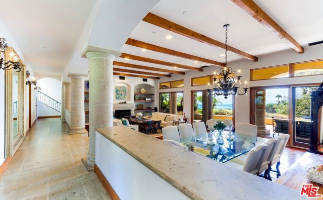 27355 Pacific Coast Highway, Malibu CA: https://media.crmls.org/mediaz/3fe214b7-8085-4946-808a-124921afe489.jpg