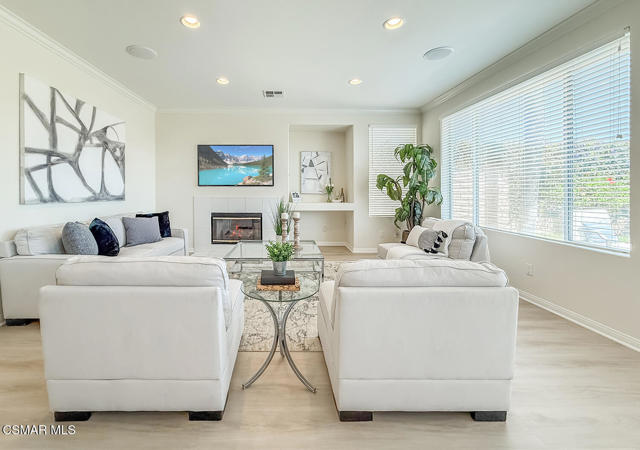 3030 Hollycrest Avenue, Thousand Oaks CA: https://media.crmls.org/mediaz/3fe2569b-2a60-4dc2-8628-92f1faccb345.jpg