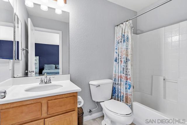4252 Alta Vista Court, Oceanside CA: https://media.crmls.org/mediaz/3fe27c54-7bad-4bb9-84d4-bfb5a0ebf41d.jpg