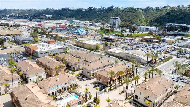 938 Camino De La Reina, San Diego CA: https://media.crmls.org/mediaz/3fe2ab0a-dde2-4939-b95e-8a00ffe854a5.jpg
