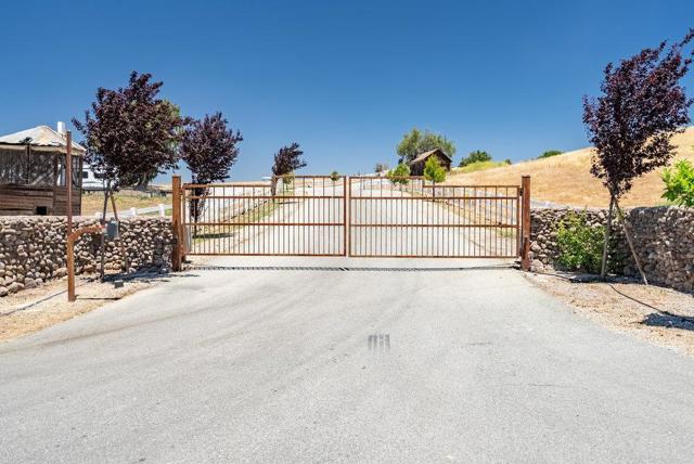 3000 Coppa Court, Hollister CA: https://media.crmls.org/mediaz/3fe2bff5-b4b0-47e5-a03c-0bc80f7786a5.jpg
