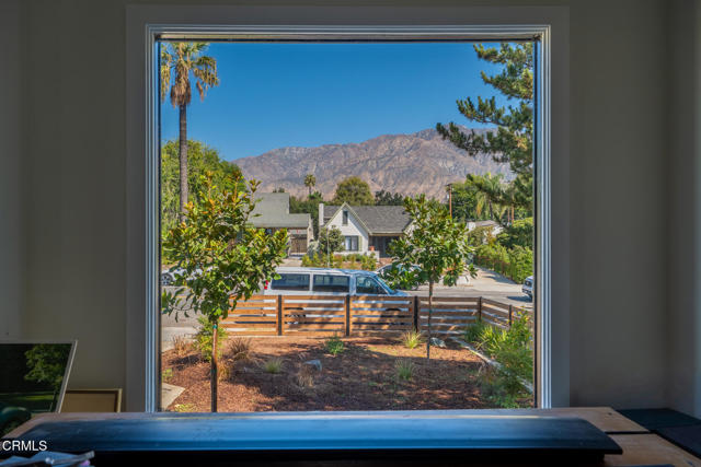 1818 New York Drive, Altadena CA: https://media.crmls.org/mediaz/3fe2d867-29ca-4c40-9e85-522fd7679435.jpg