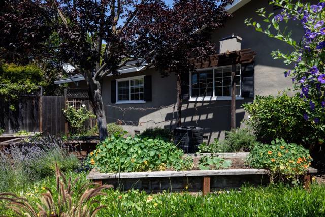 2726 Saint Giles Lane, Mountain View CA: https://media.crmls.org/mediaz/3fe3a58e-947f-44b0-82a6-cc03c8a5848f.jpg