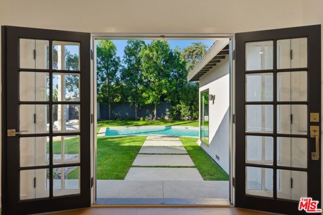 7401 Costello Avenue, Van Nuys CA: https://media.crmls.org/mediaz/3fe45acb-e585-4c79-b2a5-931008c44e9b.jpg