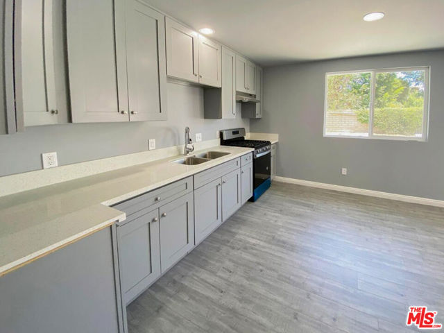 9009 Monogram Ave, Northridge CA: https://media.crmls.org/mediaz/3fe467b9-d299-4027-99d8-bee06d91825e.jpg