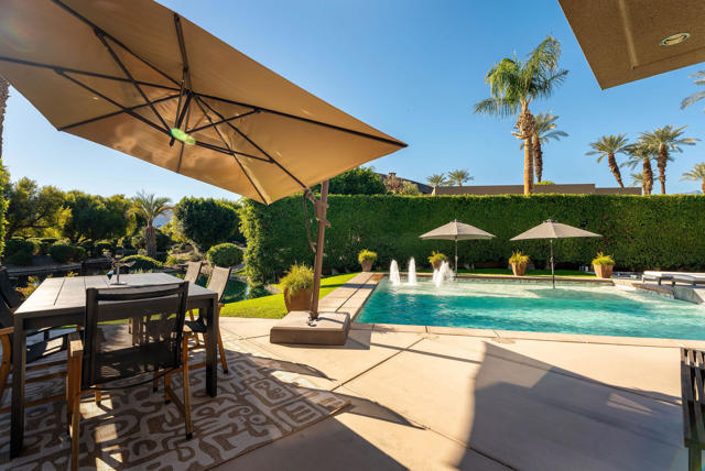 108 Waterford Circle, Rancho Mirage CA: https://media.crmls.org/mediaz/3fe48348-0cba-4293-a371-d7521594de1f.jpg