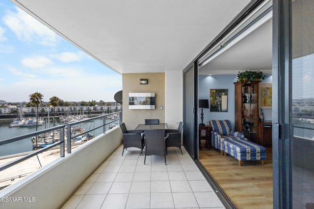 4335 Marina City, Marina del Rey CA: https://media.crmls.org/mediaz/3fe49251-7a1a-4a6f-865b-3dbc5694d608.jpg