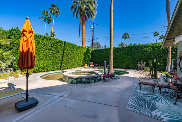 444 N Burton Way, Palm Springs CA: https://media.crmls.org/mediaz/3fe4d9b1-4337-492c-b9ad-d51eb420cc9f.jpg