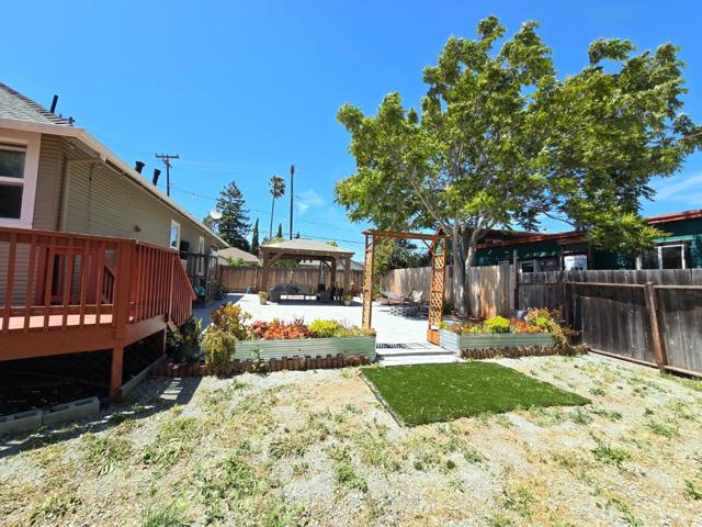 38 Monterey Street, San Juan Bautista CA: https://media.crmls.org/mediaz/3fe599e0-3096-464d-b8ea-73ae8e8a2ce2.jpg