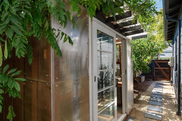 137 30th Avenue, San Mateo CA: https://media.crmls.org/mediaz/3fe59fcf-4dbb-4496-b552-04d774365b1d.jpg