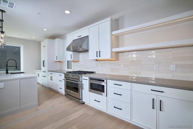 569 N Vulcan Ave, Encinitas CA: https://media.crmls.org/mediaz/3fe5e4b9-3909-4ce7-9215-2c2755d15f70.jpg