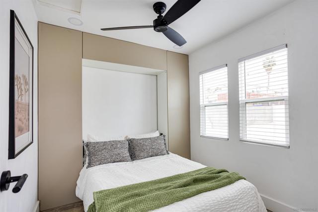 3831 Franklin Ave, San Diego CA: https://media.crmls.org/mediaz/3fe63b38-c4a6-4cc9-8577-238df4a2f5a6.jpg