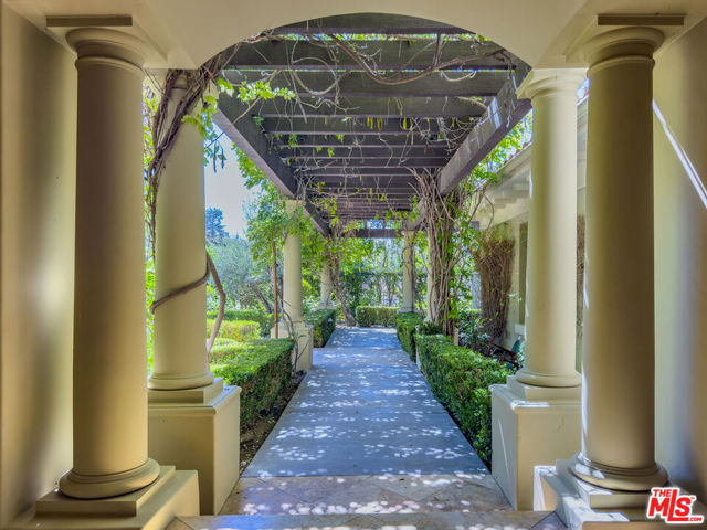 2882 Rainfield Avenue, Westlake Village CA: https://media.crmls.org/mediaz/3fe68e13-9cc1-4886-ad20-994cb45e1356.jpg