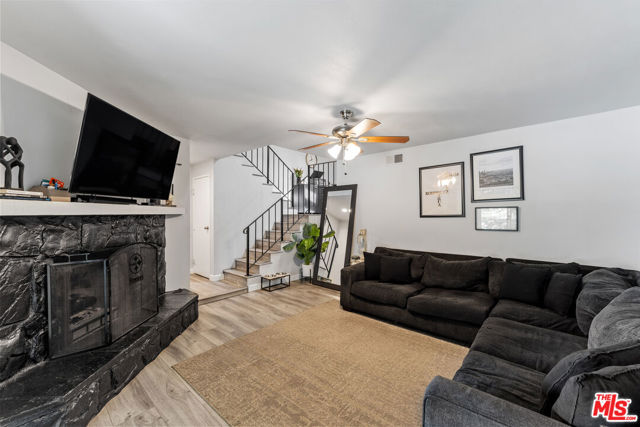586 Rosewood Avenue, Camarillo CA: https://media.crmls.org/mediaz/3fe808e3-939b-4e1f-b26f-0b7dba6ef15e.jpg