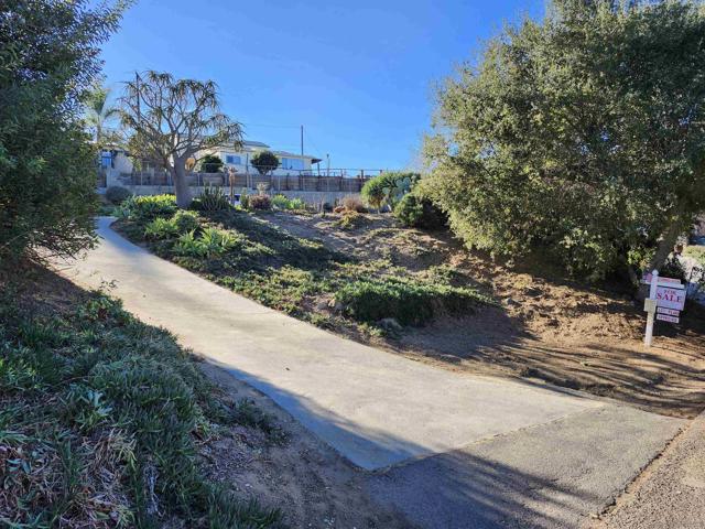 238 Lilac Dr., El Cajon CA: https://media.crmls.org/mediaz/3fe80a79-54dd-4f41-97c6-3a3a8356abb1.jpg