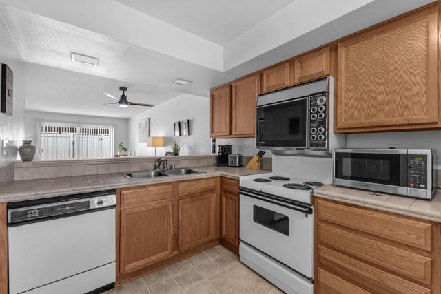 35970 Lindera Court, Rancho Mirage CA: https://media.crmls.org/mediaz/3fe852cc-2ec0-4649-8f7e-0fdb86e58ade.jpg