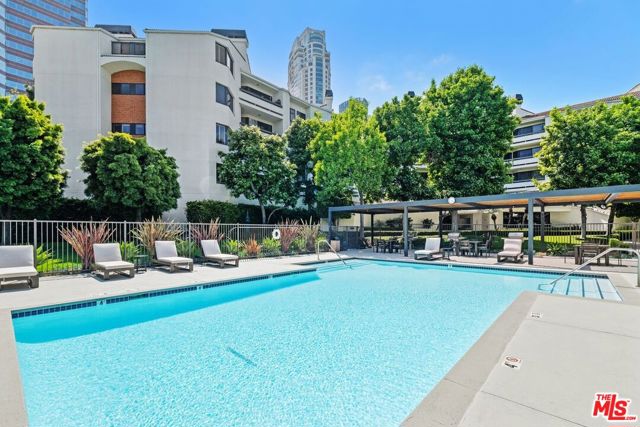 2132 Century Park Lane, Los Angeles CA: https://media.crmls.org/mediaz/3fe8c16e-2b59-42c8-8e0a-44eada76939b.jpg