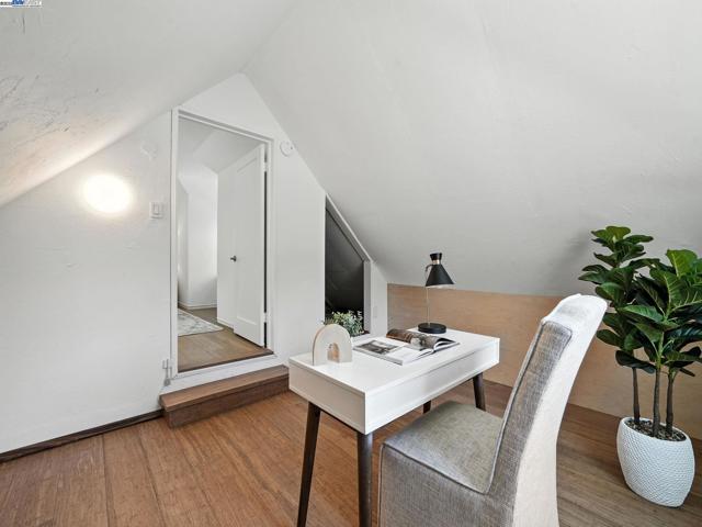 160 Moraga Way, Orinda CA: https://media.crmls.org/mediaz/3fe8d577-4770-430a-bc71-6f43e57524c3.jpg