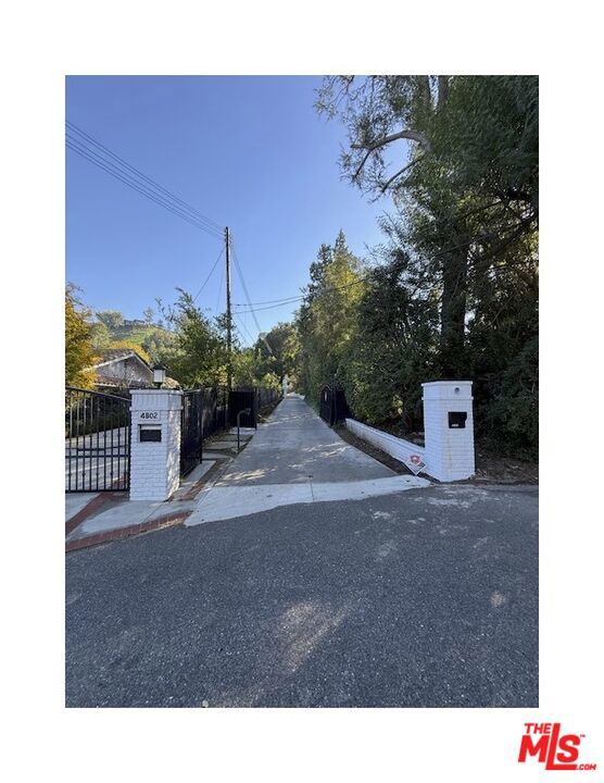 4800 Topeka Drive, Tarzana CA: https://media.crmls.org/mediaz/3fe93da8-2ee2-41e6-b768-739d0cda889b.jpg