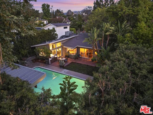12815 Sarah Street, Studio City CA: https://media.crmls.org/mediaz/3fe94293-1cc0-453a-8ef7-d556d6764355.jpg