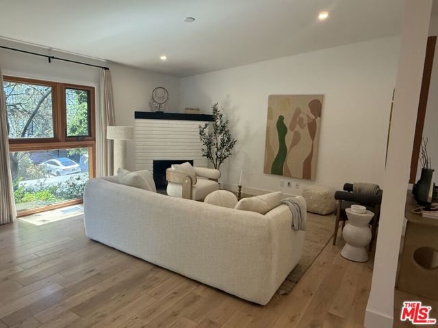 8811 Wonderland Avenue, Los Angeles CA: https://media.crmls.org/mediaz/3fe96eb8-0605-4653-a682-a15e571ddae6.jpg